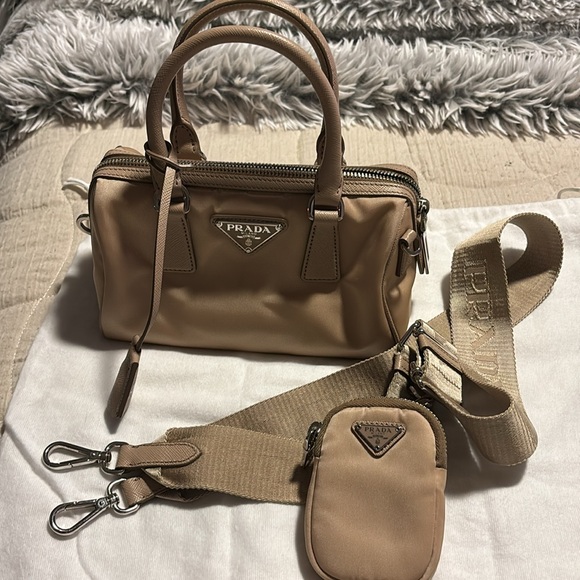 Prada Re-Edition 2005 Nylon Crossbody Bag with Strap/Wallet - 100% Authentic - Picture 4 of 11